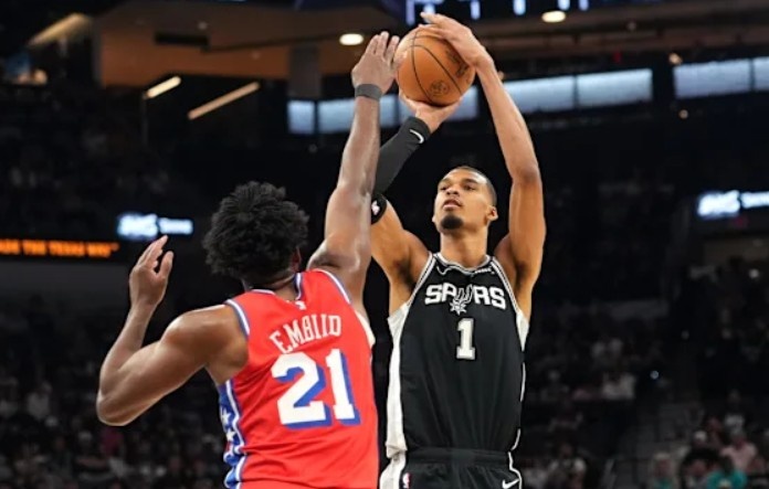 乐鱼专属资源-马刺60胜：文班vs恩比德的今昔